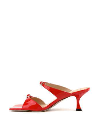 Красные шлепанцы Le'BERDES лаковые