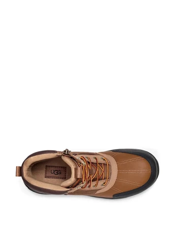 Коричневые зимние ботинки UGG