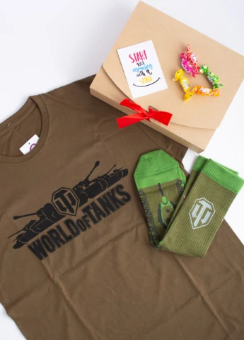 Хакі (оливкова) подарунковий набір чоловічий. футболка хакі з принтом "world of tanks", шкарпетки з принтом "tanks" Maybel
