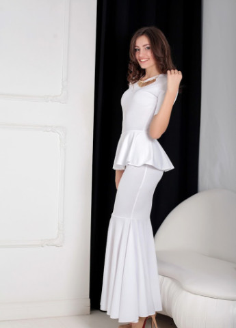 Білий кежуал вечірній жіноче плаття з коротким рукавом і баскою на талії amalia белый Podium однотонна