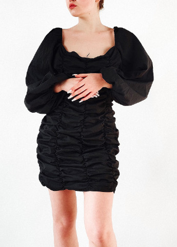 Чорна коктейльна сукня футляр PrettyLittleThing однотонна