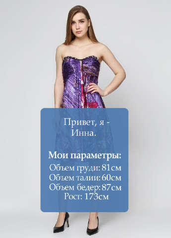 Фіолетова коктейльна сукня кльош Badgley Mischka з абстрактним візерунком