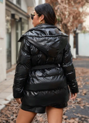 Черная демисезонная куртка SHEIN