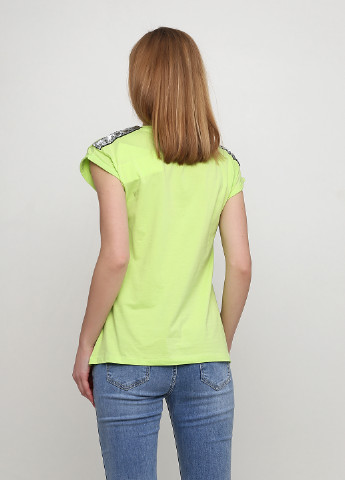 Зеленая летняя футболка Bluoltre