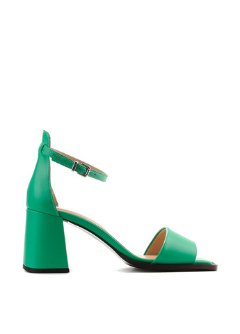 Зеленые босоножки Le'BERDES с ремешком