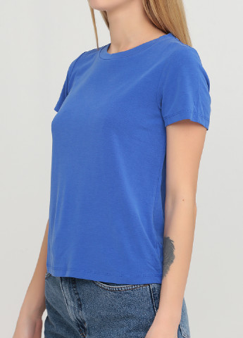 Светло-синяя летняя футболка Monki