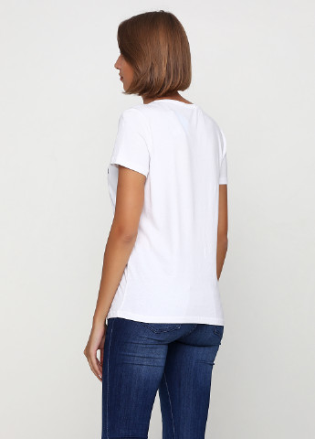 Белая летняя футболка Madoc