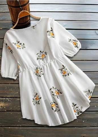 Біла блуза з баскою SHEIN