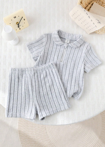 Сірий літній костюм (футболка, шорти) з шортами SHEIN