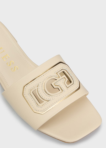 Бежевые шлепанцы Guess с логотипом
