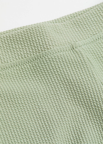 Оливковые (хаки) купальные трусики-плавки однотонные H&M