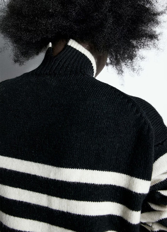 Черный демисезонный свитер H&M