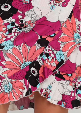 Фуксиновое (цвета Фуксия) кэжуал платье на запах Nolita с цветочным принтом