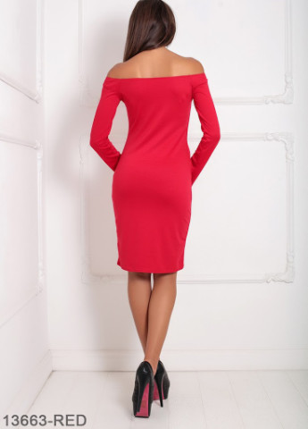 Красное кэжуал женское приталенное платье с открытыми плечами marum красный Podium однотонное