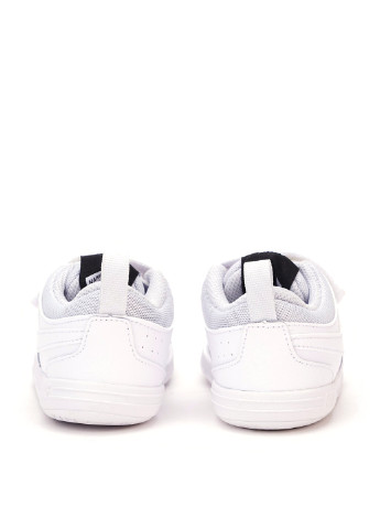 Белые всесезон кроссовки Nike