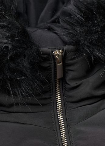 Черная зимняя куртка H&M