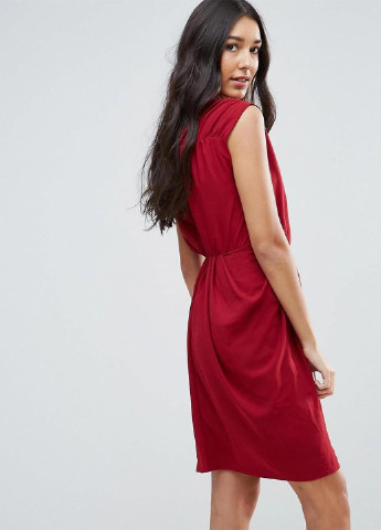 Красное кэжуал платье на запах Y.A.S. однотонное