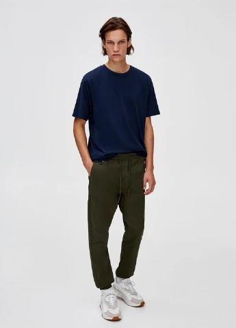Темно-зеленые джинсовые демисезонные джоггеры брюки Pull & Bear