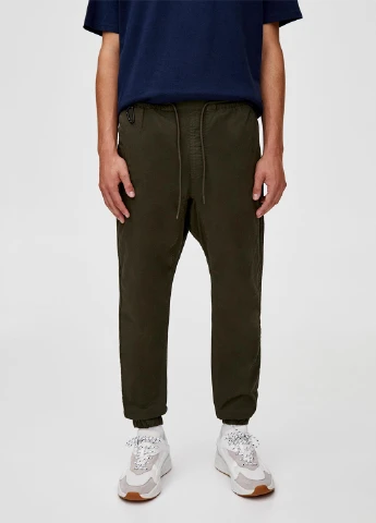 Темно-зеленые джинсовые демисезонные джоггеры брюки Pull & Bear