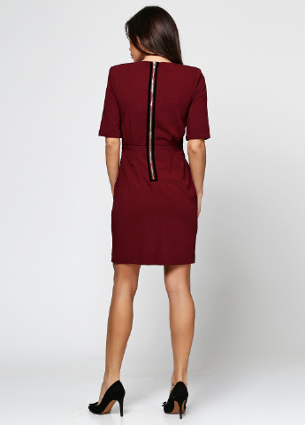 Бордовое кэжуал платье с коротким рукавом Mint & Berry однотонное