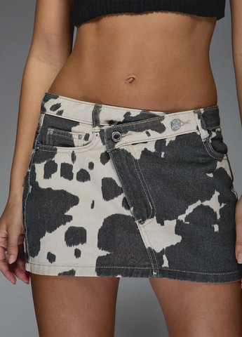 Разноцветная джинсовая с анималистичным узором юбка SHEIN