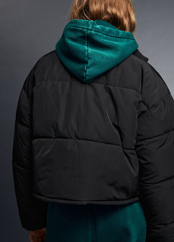 Черная демисезонная куртка H&M