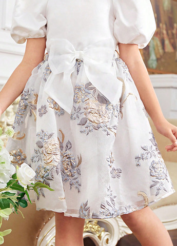 Белая праздничный цветочной расцветки юбка SHEIN клешированная