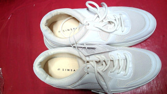 Білі осінні кросівки Sinsay