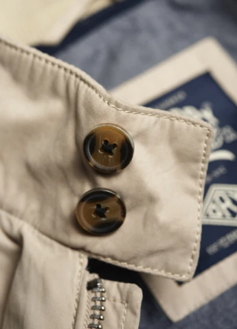 Бежева демісезонна куртка Superdry