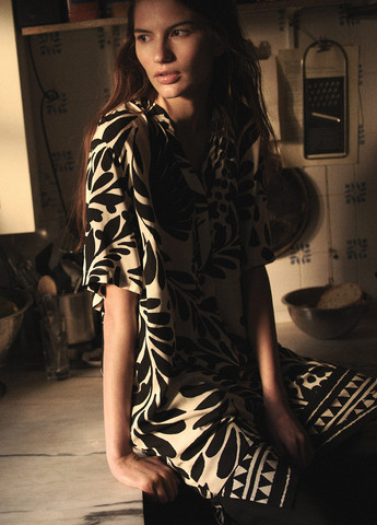 Комбинированное кэжуал платье H&M с рисунком