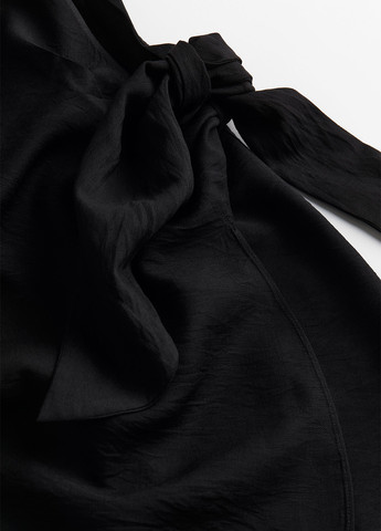 Чорна кежуал сукня на запах H&M однотонна