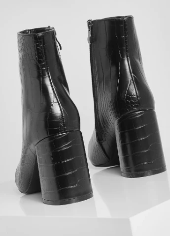 Осенние сапоги-носки на каблуке из крокодиловых блоков Boohoo