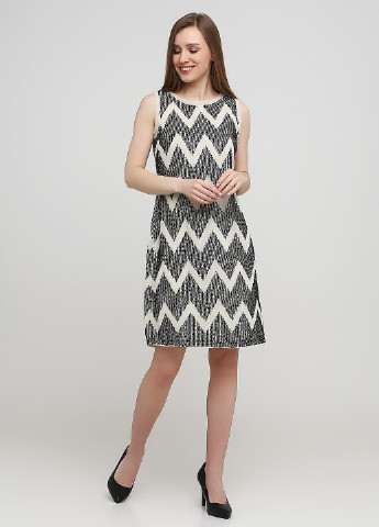 Черно-белое коктейльное платье Ashley Brooke с геометрическим узором