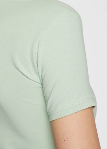 Светло-зеленая летняя футболка Guess