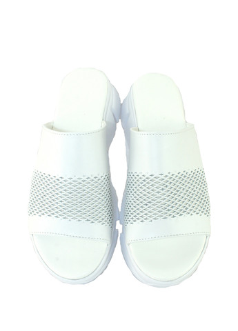 Белые шлёпанцы Mila с перфорацией