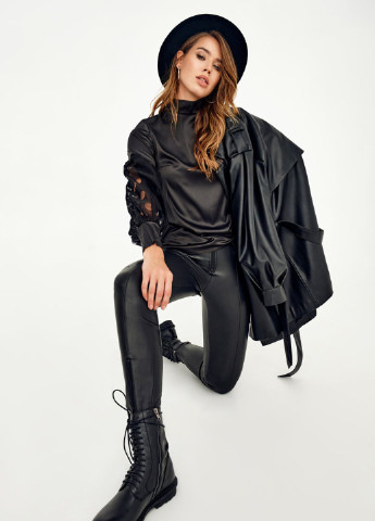 Черная демисезонная блуза с объемными рукавами Gepur