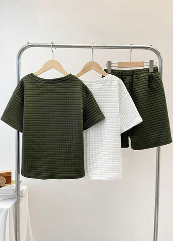 Комбинированный летний комплект (2 футболки, шорты) SHEIN