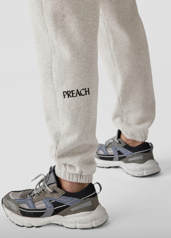 Светло-серые спортивные демисезонные джоггеры брюки Preach