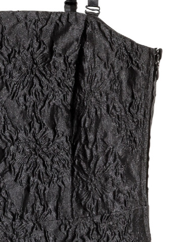 Черное коктейльное платье клеш, с открытыми плечами H&M однотонное