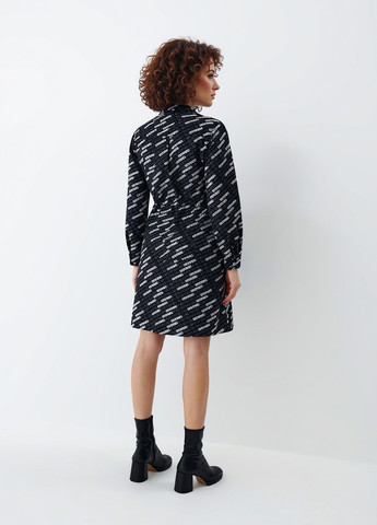 Черное кэжуал платье рубашка Mohito с надписью