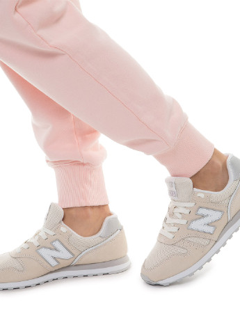 Светло-розовые всесезонные кроссовки New Balance 373