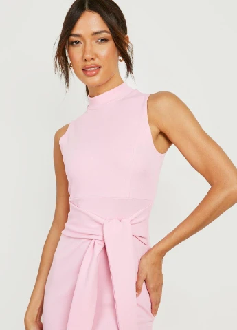 Розовое платье Boohoo