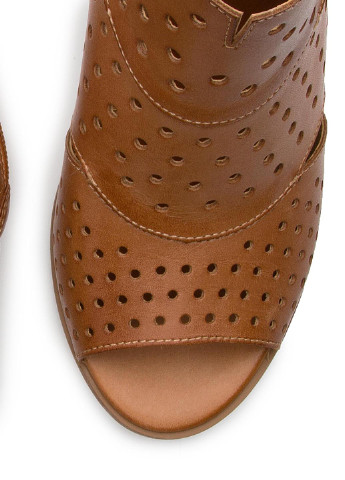 Светло-коричневые черевики Lasocki на молнии с перфорацией
