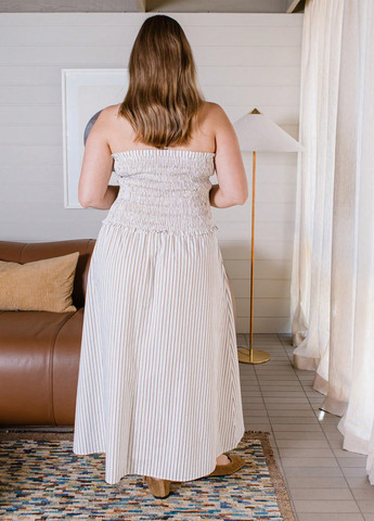Молочное кэжуал платье с юбкой-солнце, с открытыми плечами SHEIN в полоску