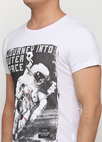 Белая летняя футболка By strongman