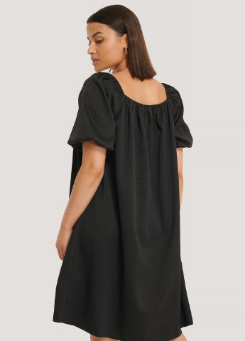 Чорна кежуал сукня NA-KD однотонна