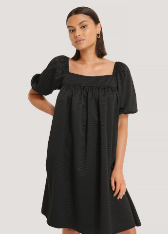 Чорна кежуал сукня NA-KD однотонна