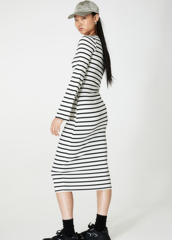 Черно-белое кэжуал платье силуэтная H&M в полоску