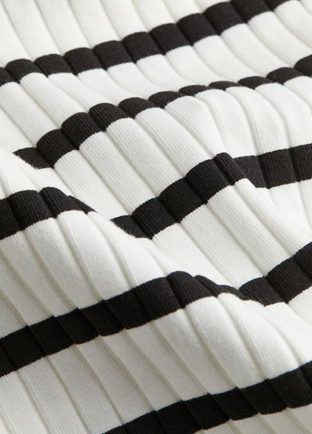 Черно-белое кэжуал платье силуэтная H&M в полоску