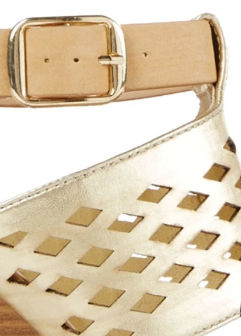 Бежевые босоножки JustFab с ремешком с перфорацией